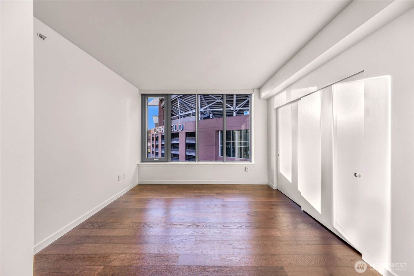 590 1st Avenue S #810, Seattle, WA 98104