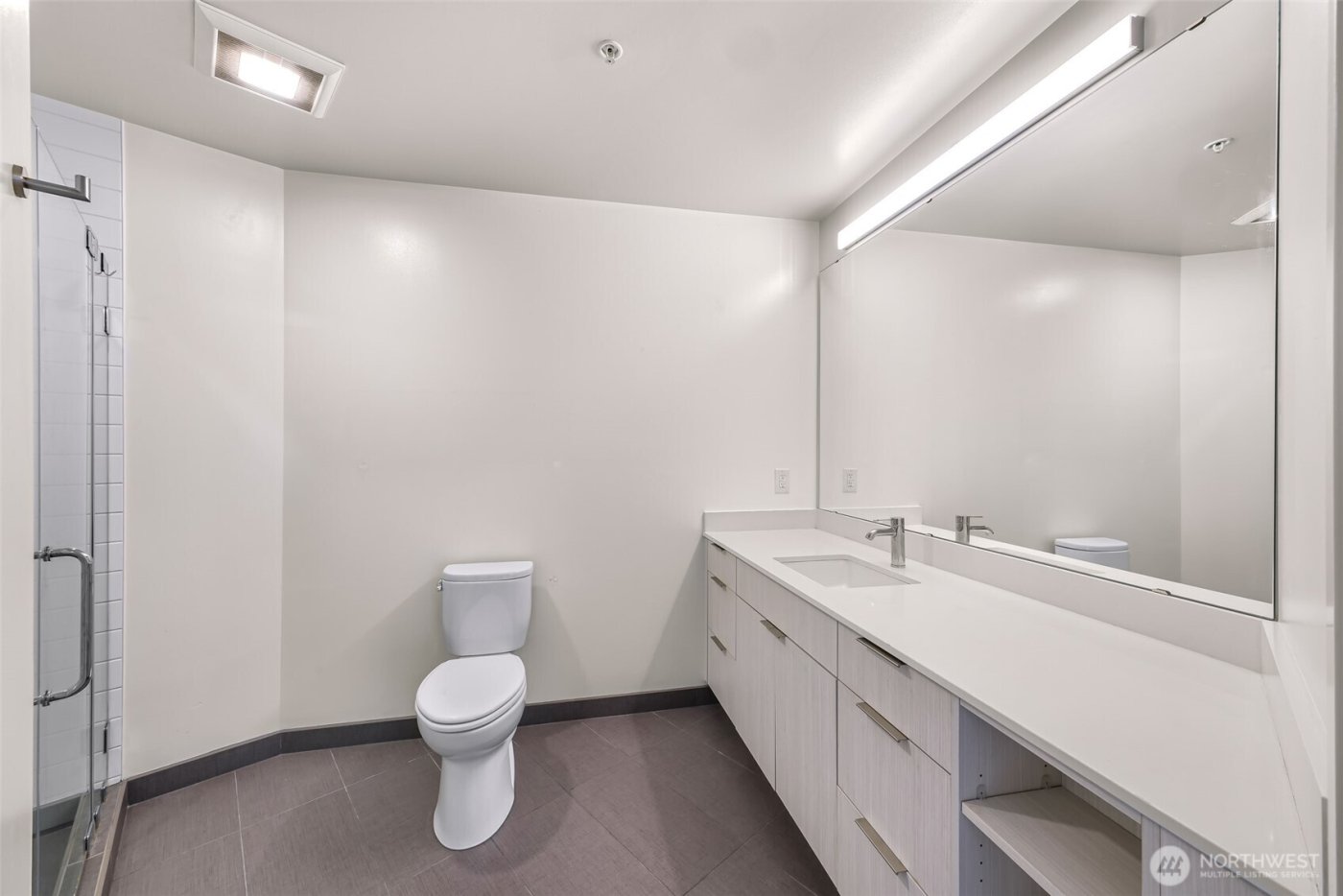 590 1st Avenue S #810, Seattle, WA 98104