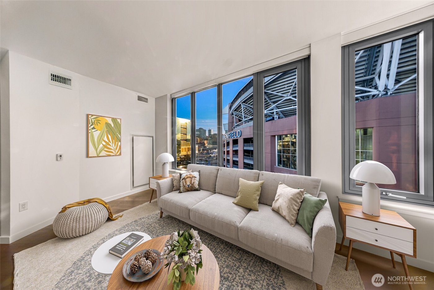 590 1st Avenue S #810, Seattle, WA 98104