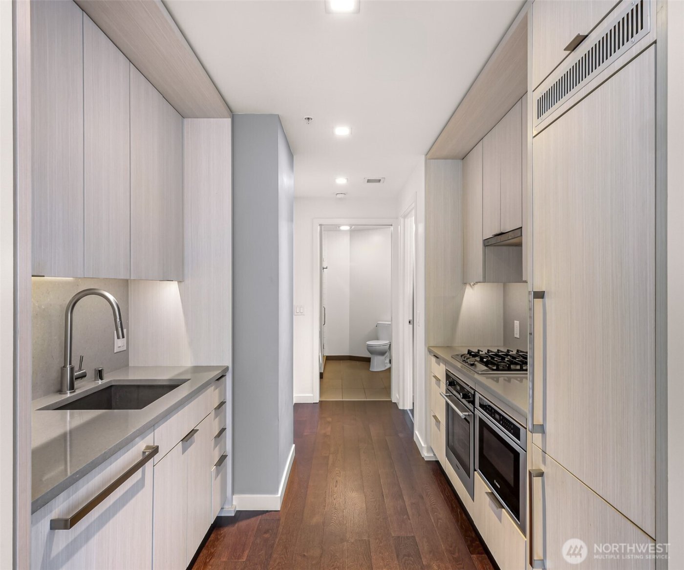 590 1st Avenue S #810, Seattle, WA 98104