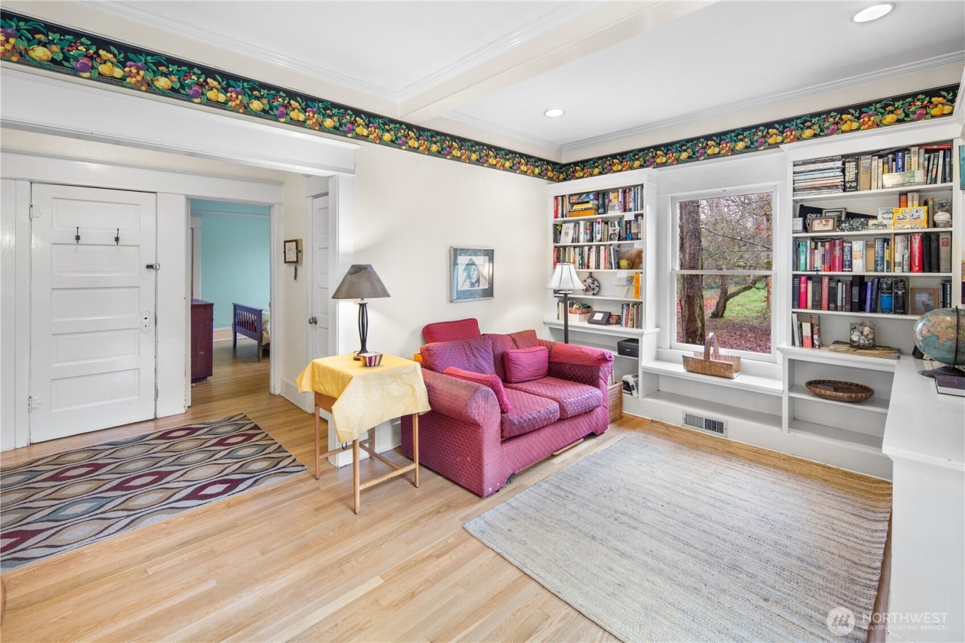4616 Meridian Avenue N, Seattle, WA 98103-6936