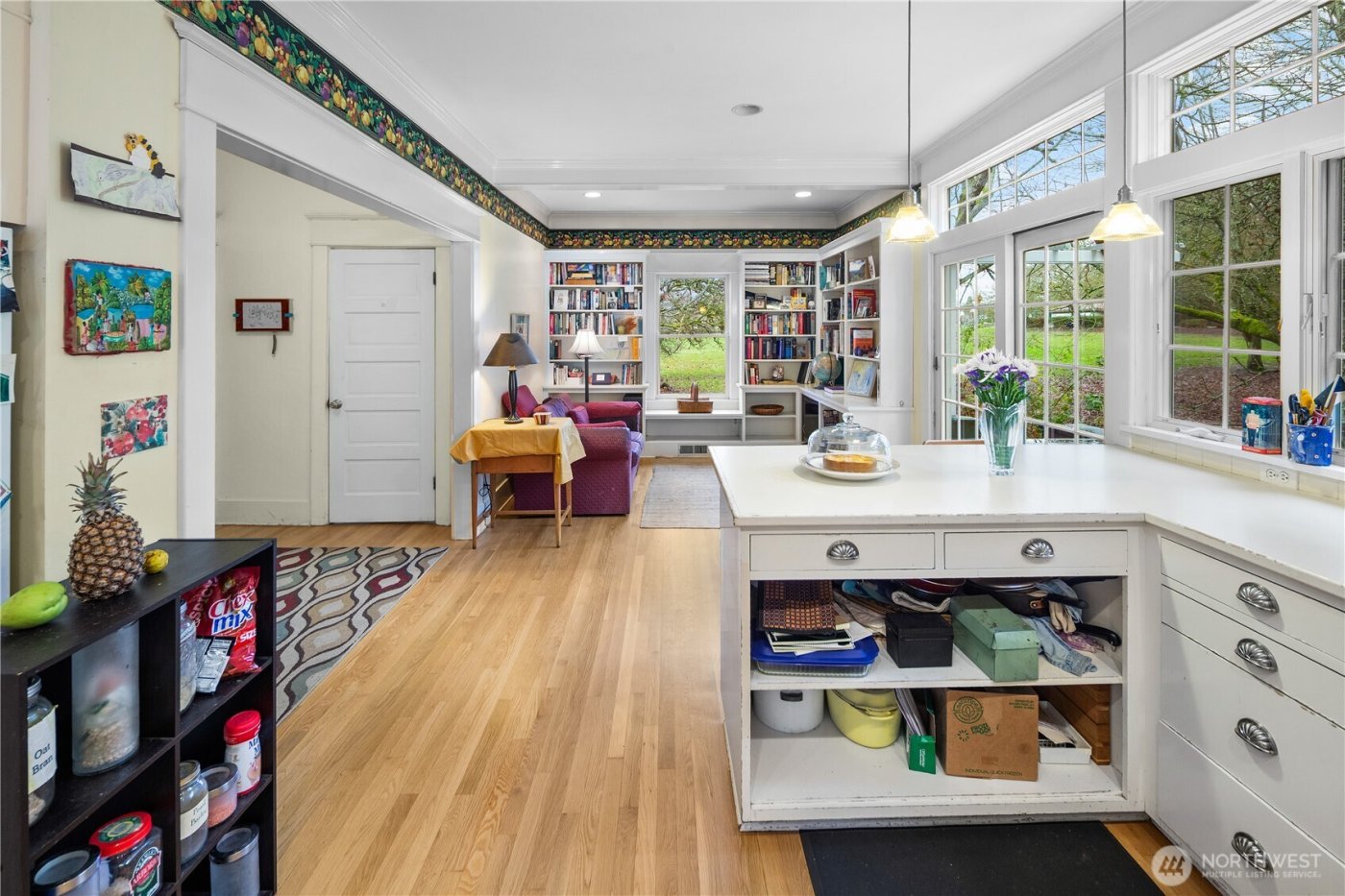 4616 Meridian Avenue N, Seattle, WA 98103-6936