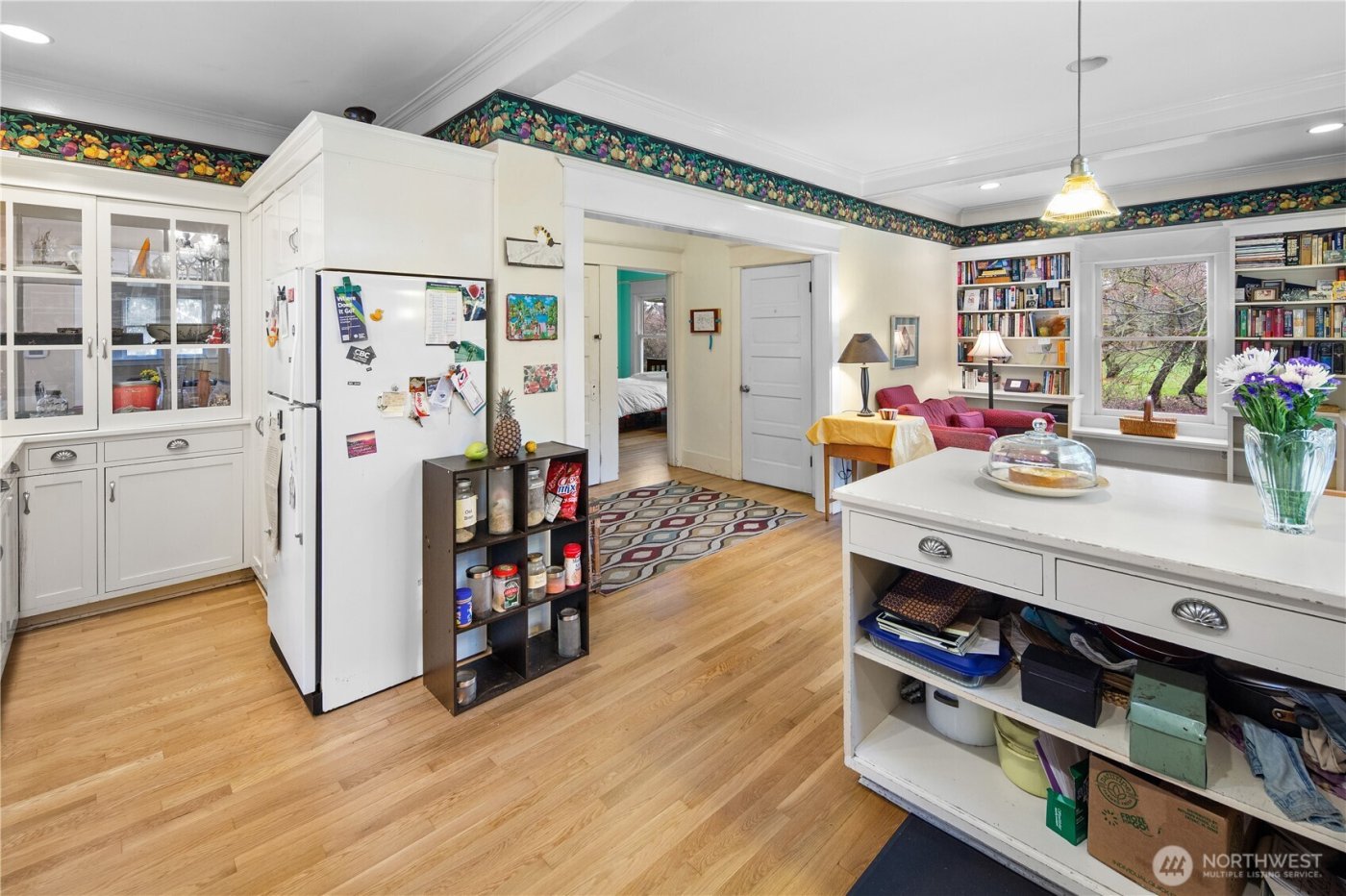 4616 Meridian Avenue N, Seattle, WA 98103-6936
