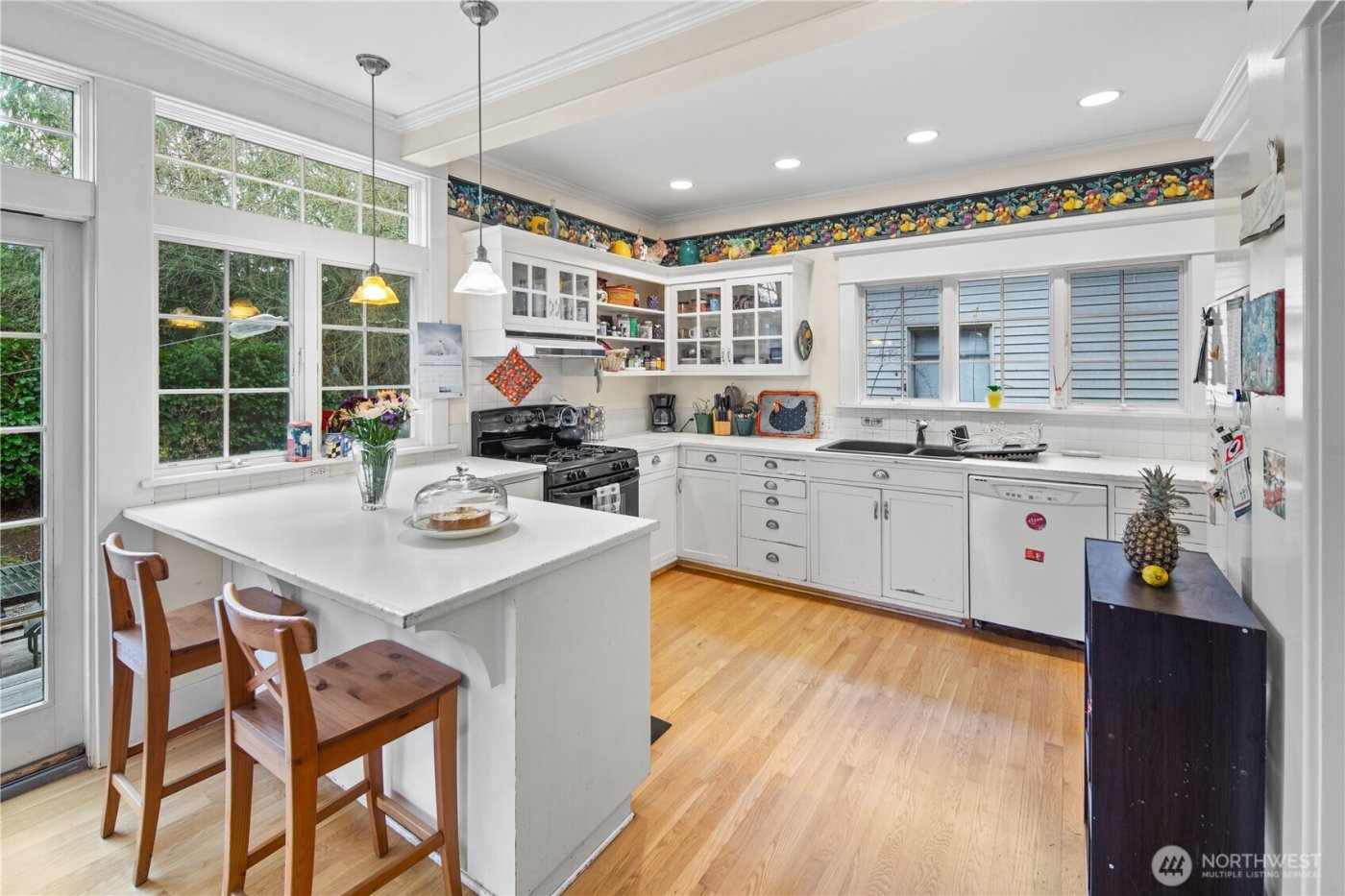 4616 Meridian Avenue N, Seattle, WA 98103-6936