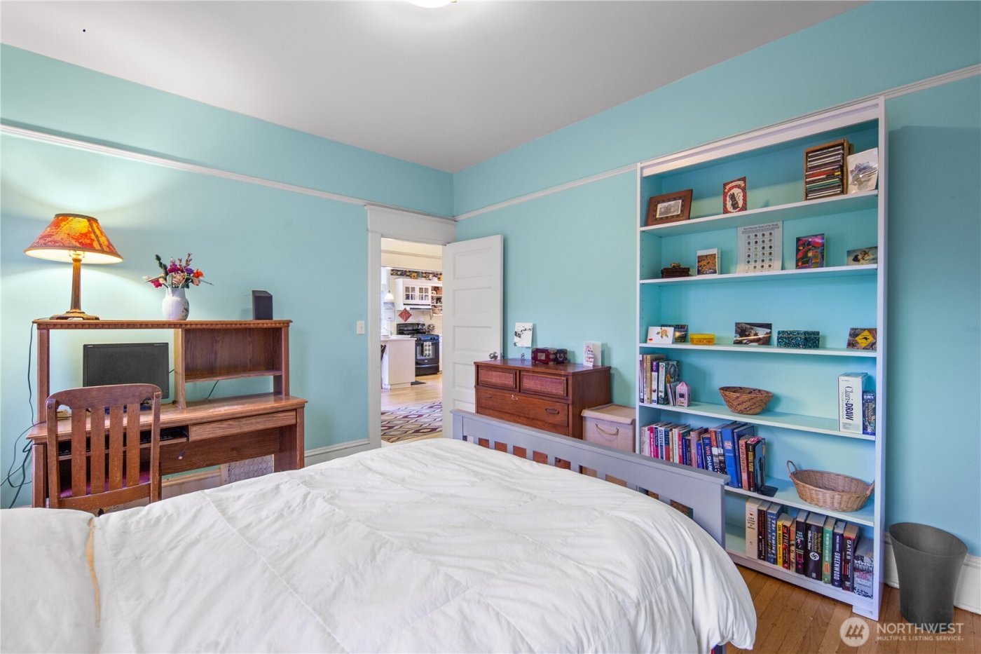 4616 Meridian Avenue N, Seattle, WA 98103-6936
