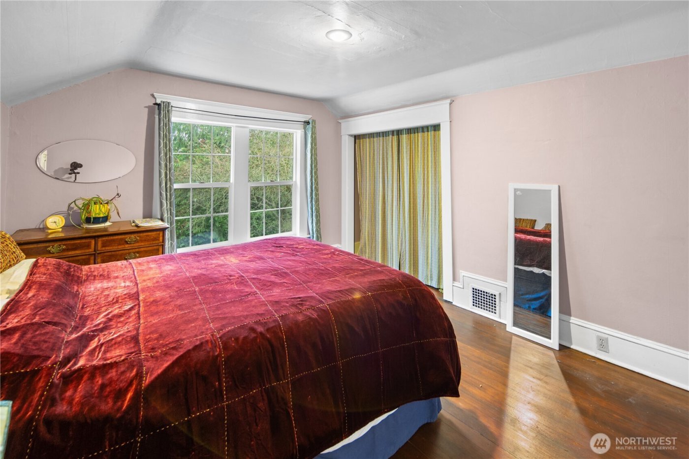 4616 Meridian Avenue N, Seattle, WA 98103-6936