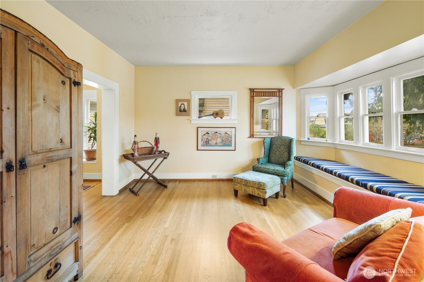 4616 Meridian Avenue N, Seattle, WA 98103-6936