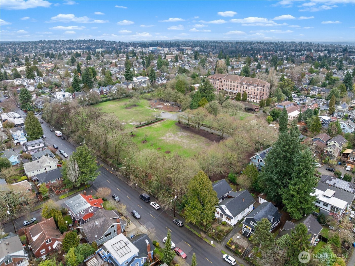 4616 Meridian Avenue N, Seattle, WA 98103-6936