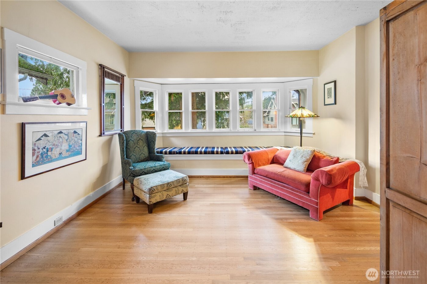 4616 Meridian Avenue N, Seattle, WA 98103-6936
