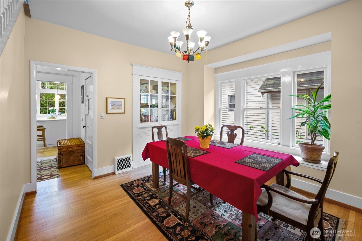 4616 Meridian Avenue N, Seattle, WA 98103-6936