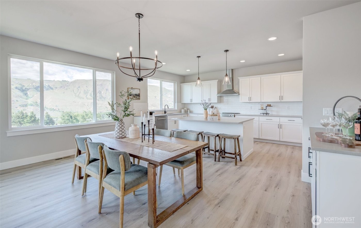 1580 S Kelvin Court , East Wenatchee, WA 98802