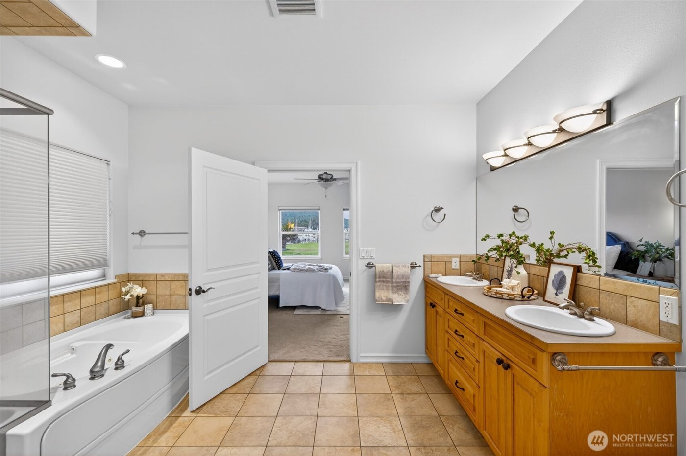 5208 Doon Way , Anacortes, WA 98221-2912