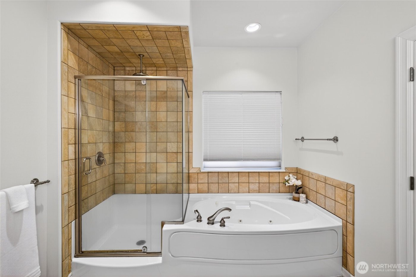 5208 Doon Way , Anacortes, WA 98221-2912