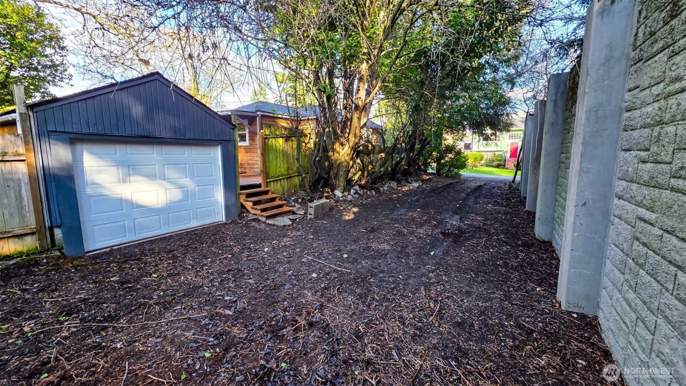 2311 N 88th St , Seattle, WA 98103