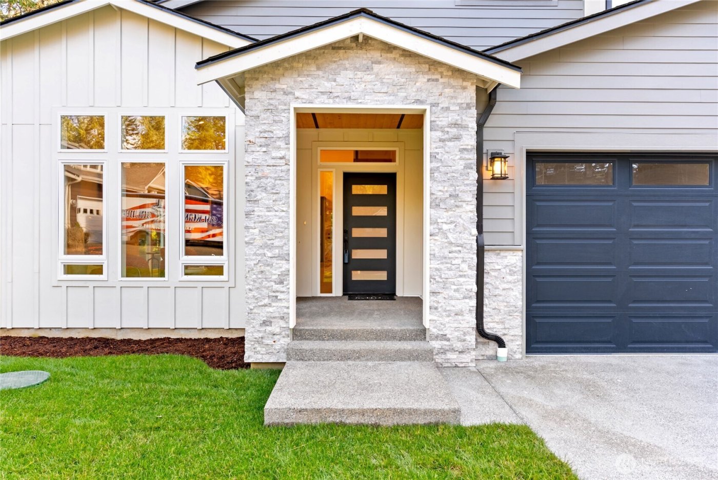 31 E Rhododendron Court , Union, WA 98592