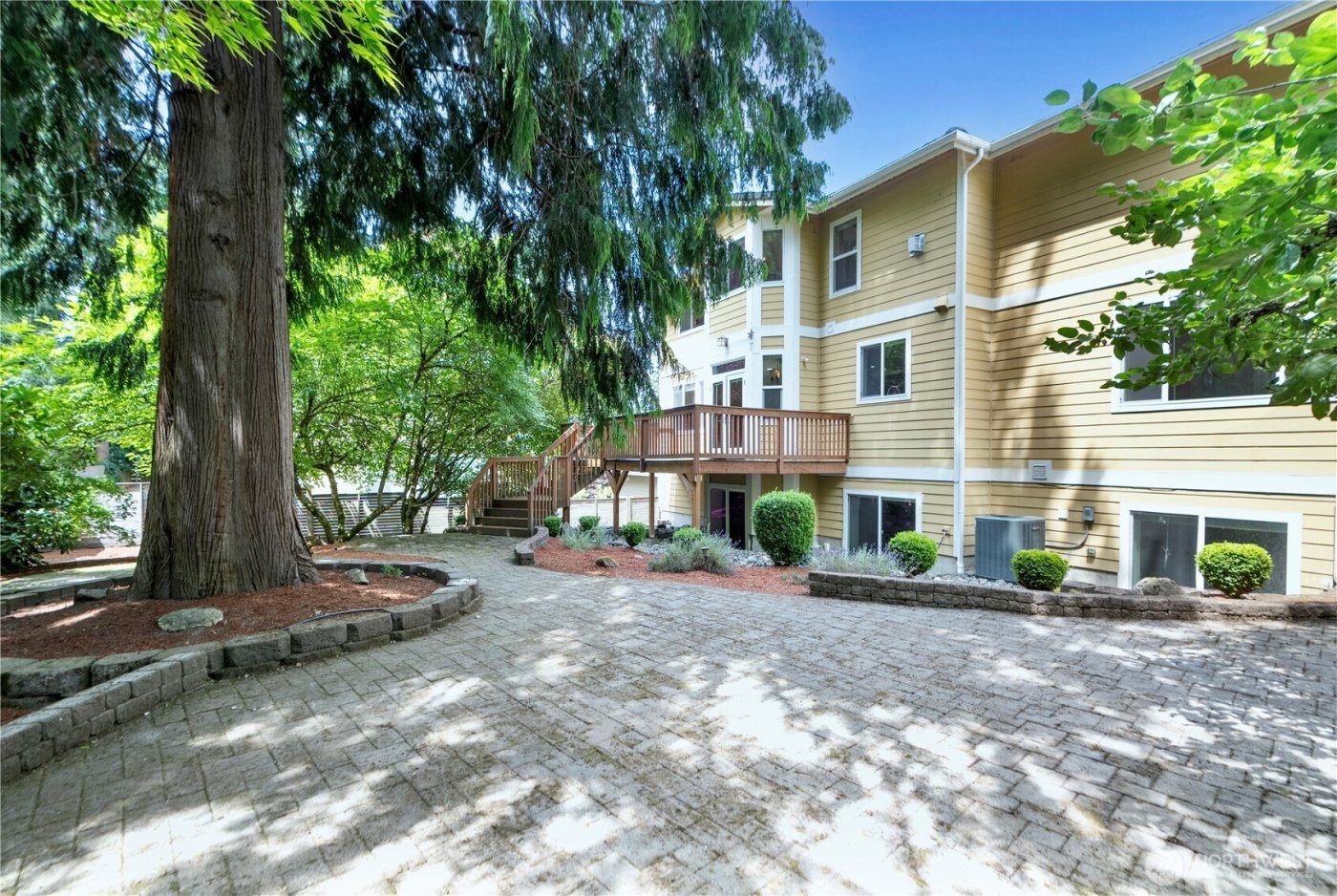 15025 SE 43rd Street , Bellevue, WA 98006