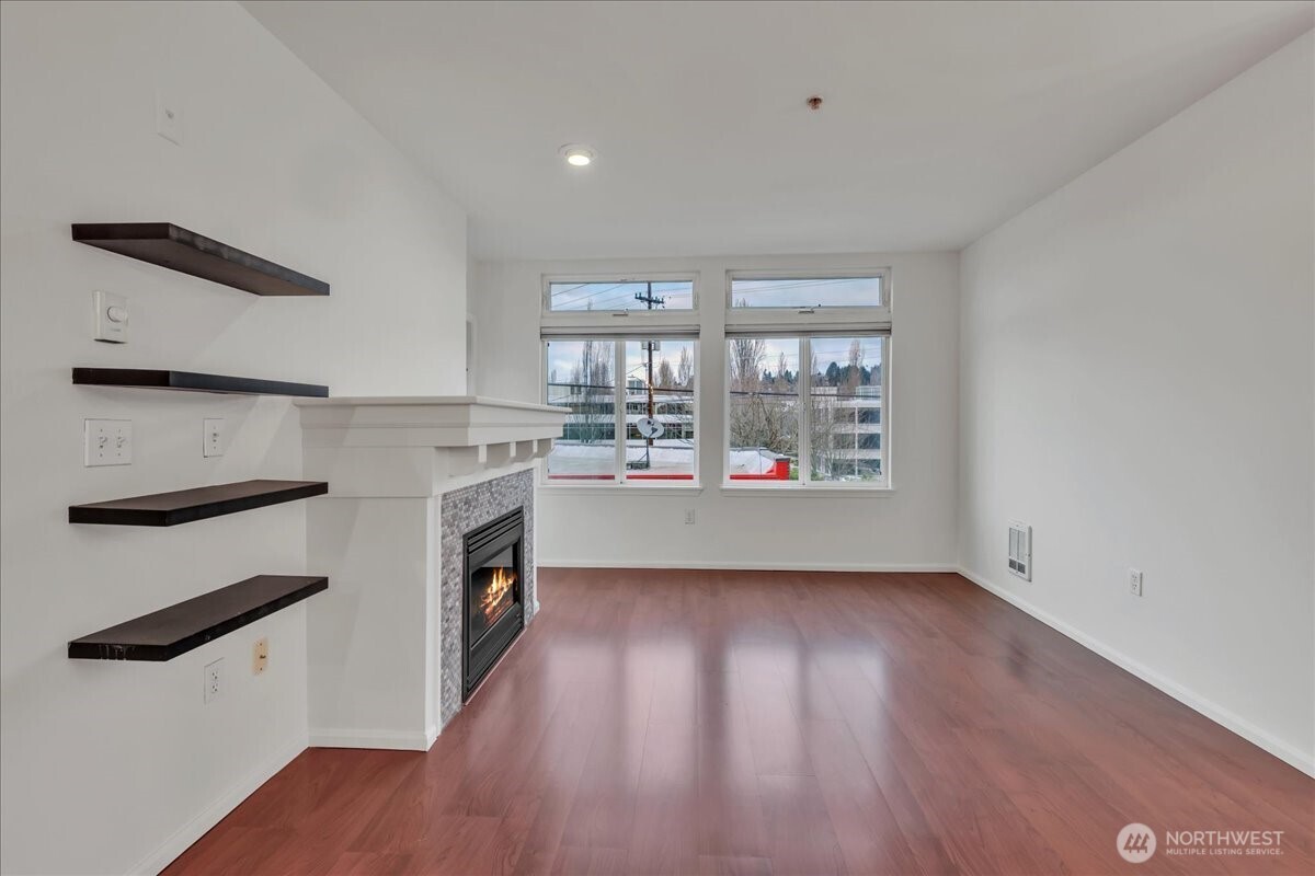 18 Dravus Street #207, Seattle, WA 98109