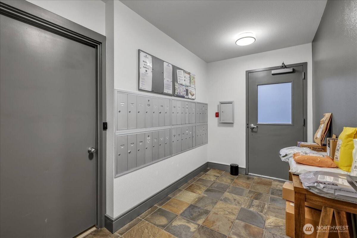 18 Dravus Street #207, Seattle, WA 98109