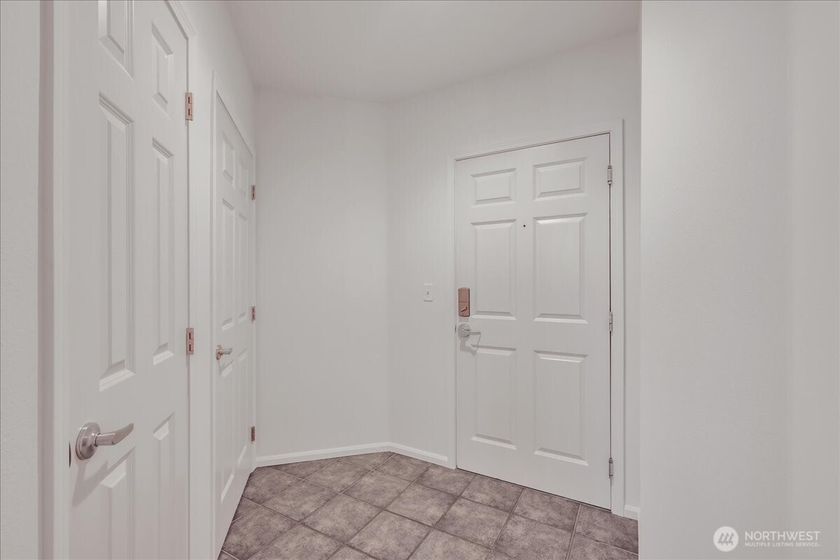 18 Dravus Street #207, Seattle, WA 98109