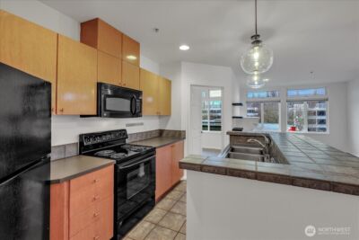 18 Dravus Street #207, Seattle, WA 98109 - Photo 5