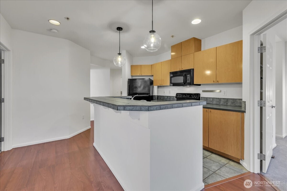 18 Dravus Street #207, Seattle, WA 98109