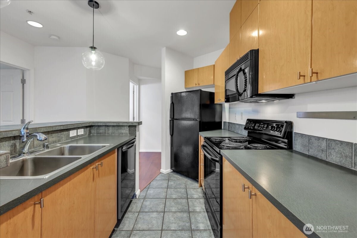 18 Dravus Street #207, Seattle, WA 98109