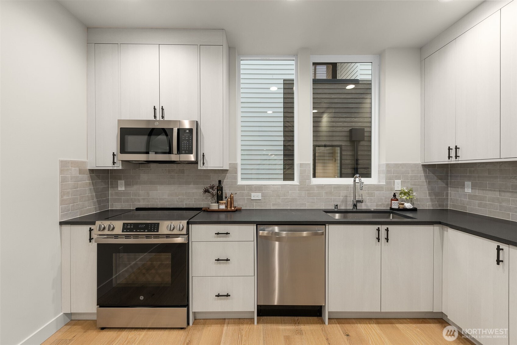 1108 C 34th Avenue , Seattle, WA 98122