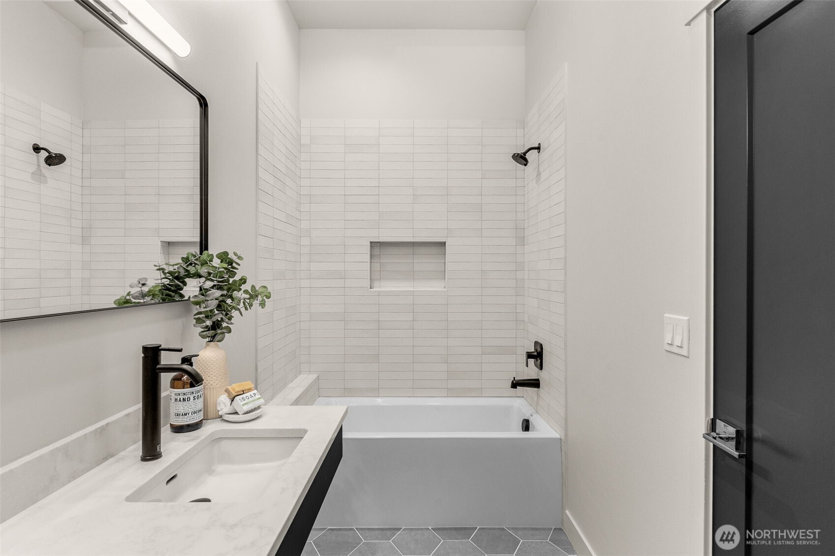 1108 C 34th Avenue , Seattle, WA 98122