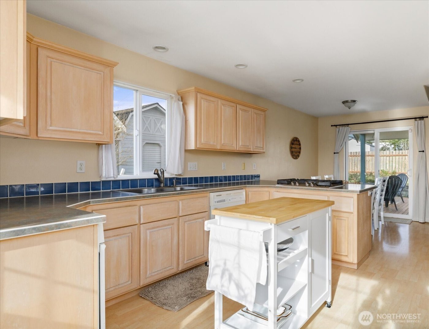 387 SW Stroops Drive , Oak Harbor, WA 98277