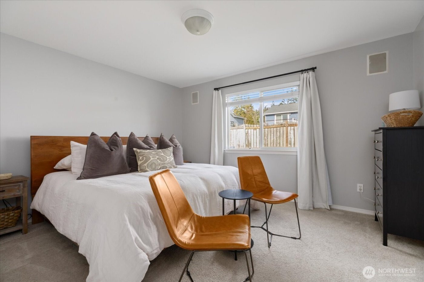 387 SW Stroops Drive , Oak Harbor, WA 98277