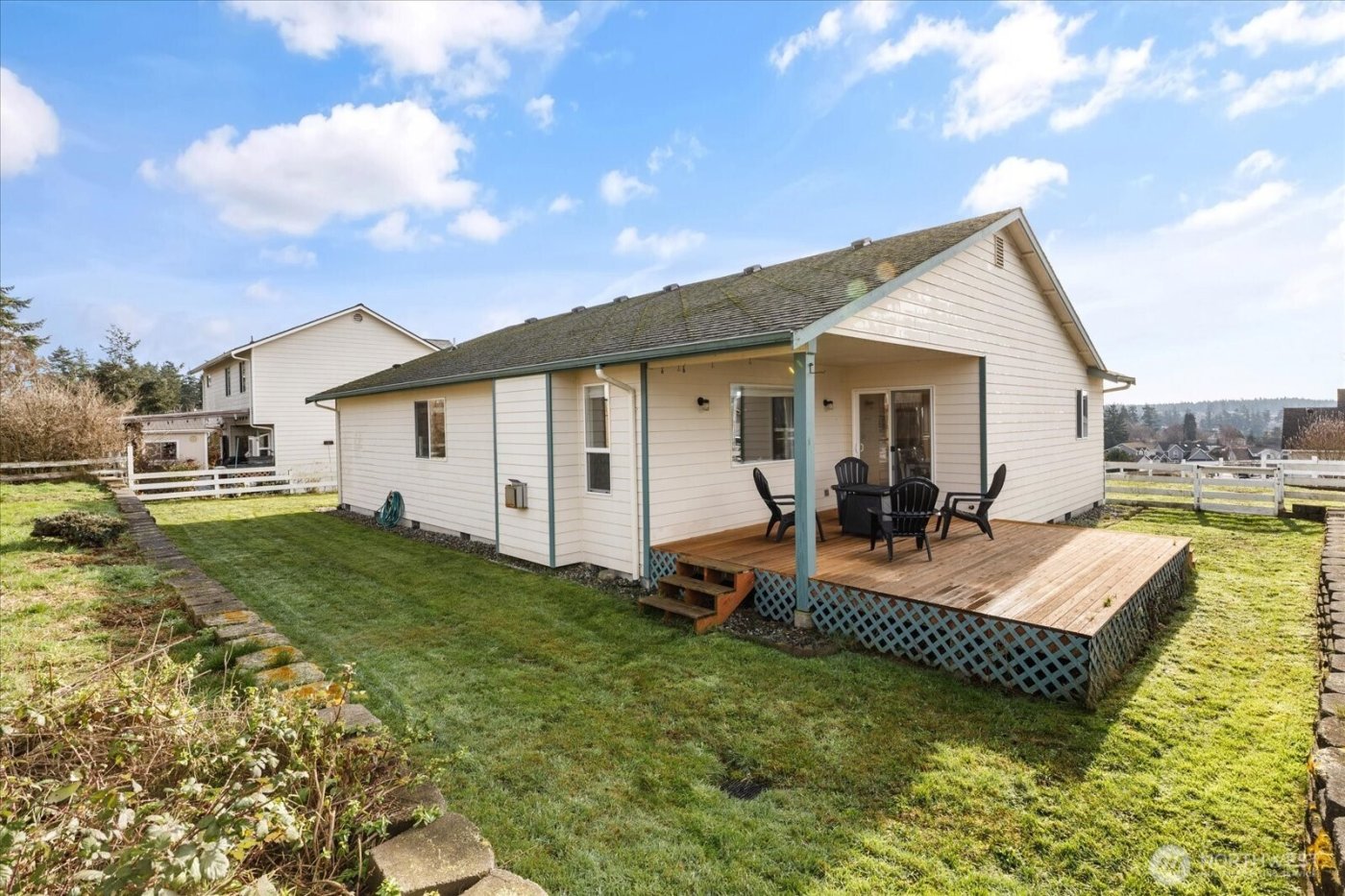 387 SW Stroops Drive , Oak Harbor, WA 98277