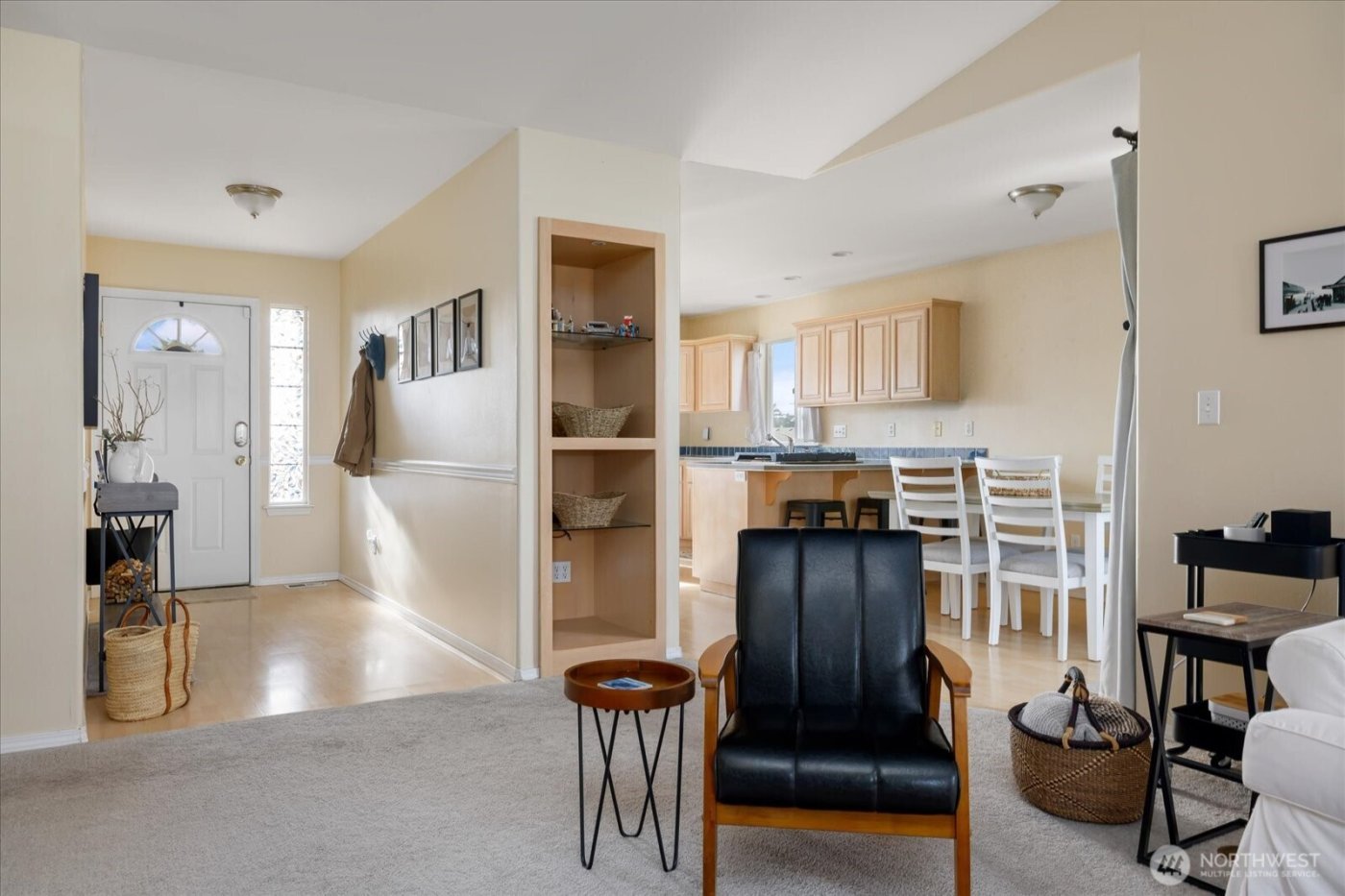 387 SW Stroops Drive , Oak Harbor, WA 98277