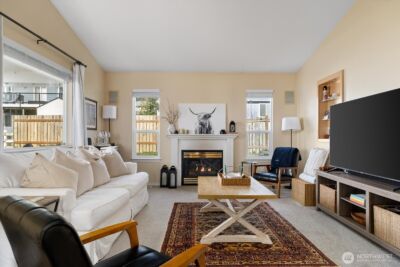 387 SW Stroops Drive , Oak Harbor, WA 98277