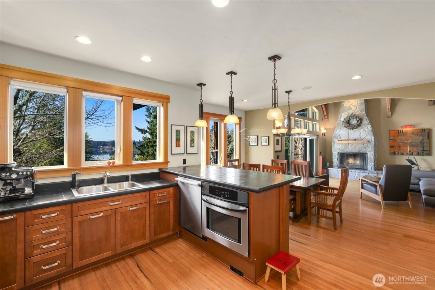 7011 Cooper Point Road NW, Olympia, WA 98502