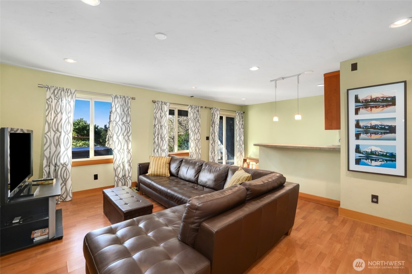 7011 Cooper Point Road NW, Olympia, WA 98502