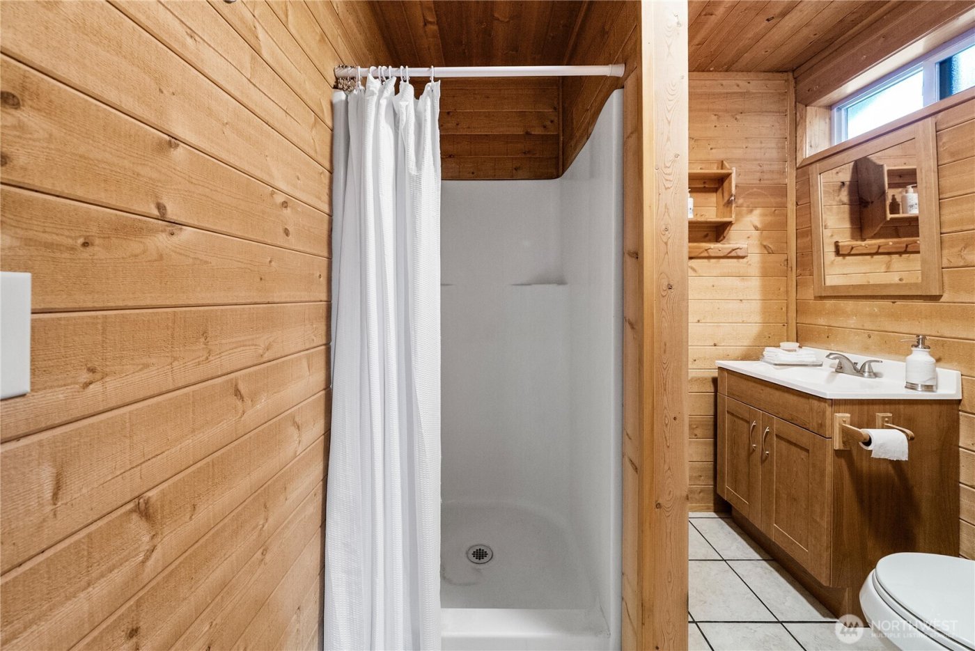 4692 NE Lincoln Road , Poulsbo, WA 98370