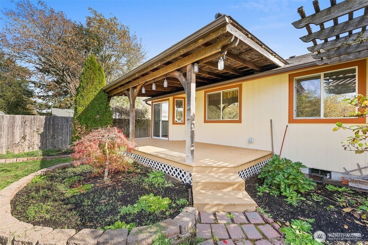 215 James Street S, Roy, WA 98580