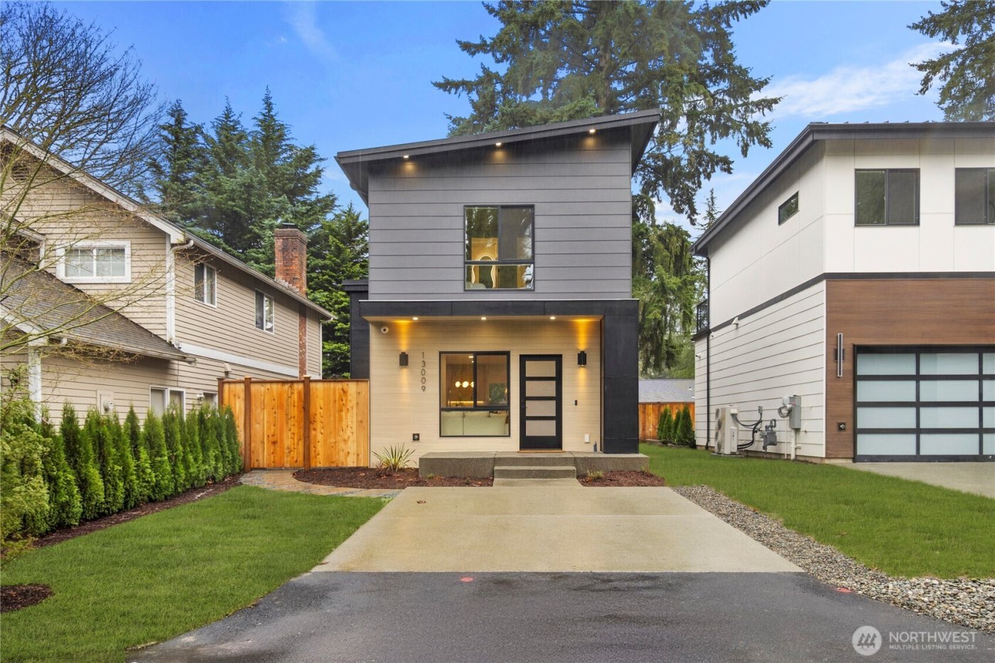 13009 NE 104th Place , Kirkland, WA 98033