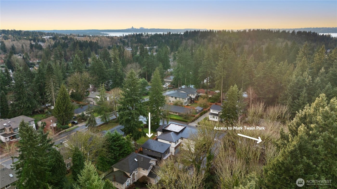 13009 NE 104th Place , Kirkland, WA 98033