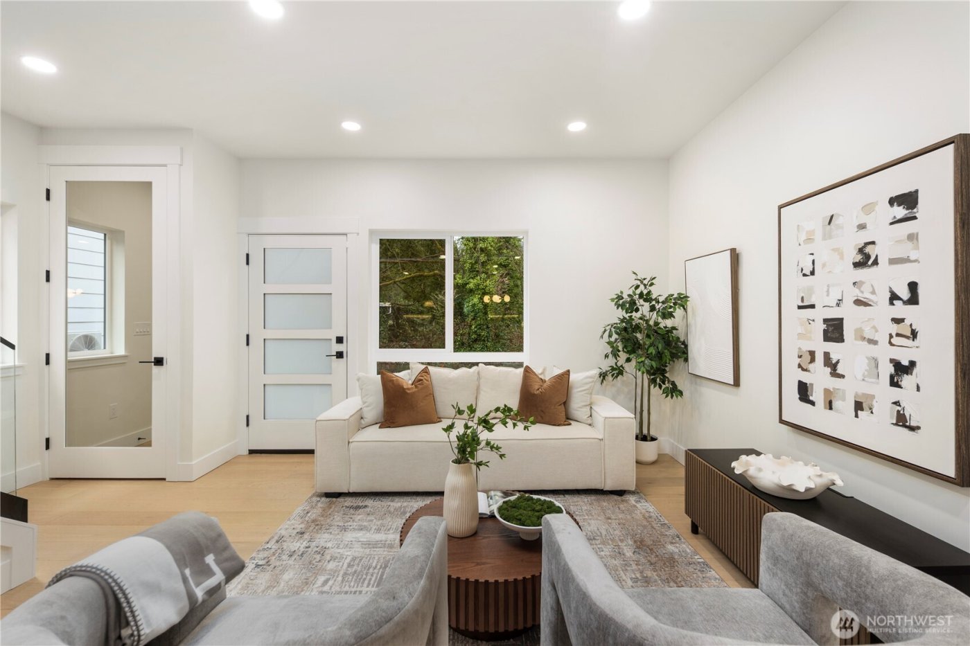 13009 NE 104th Place , Kirkland, WA 98033