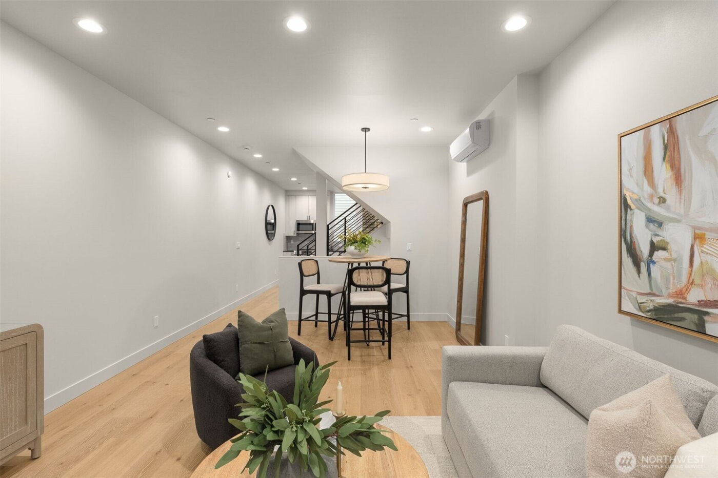 1104 B 34th Avenue , Seattle, WA 98122