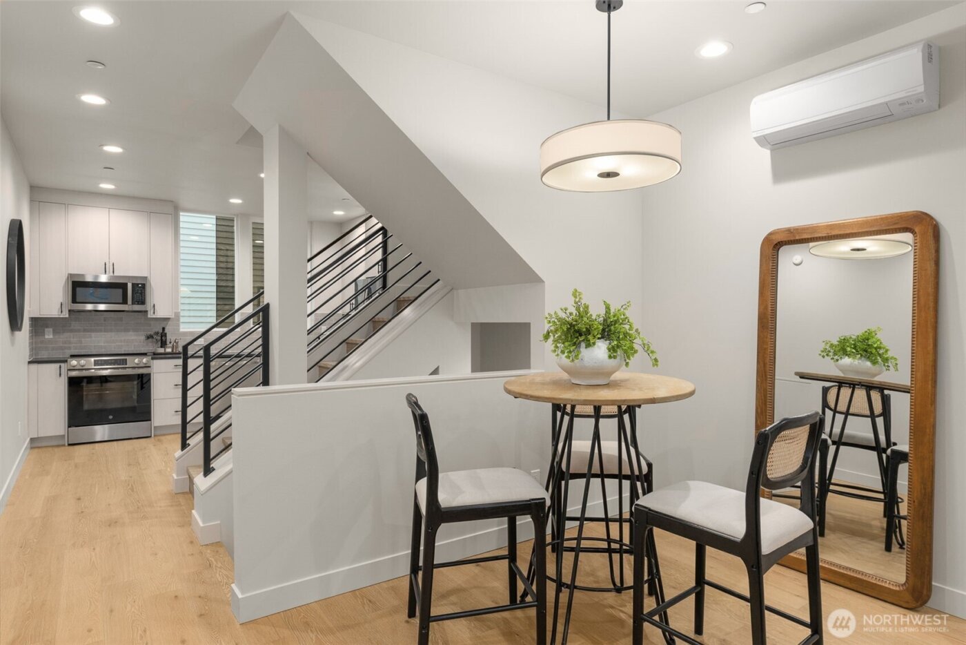 1104 B 34th Avenue , Seattle, WA 98122