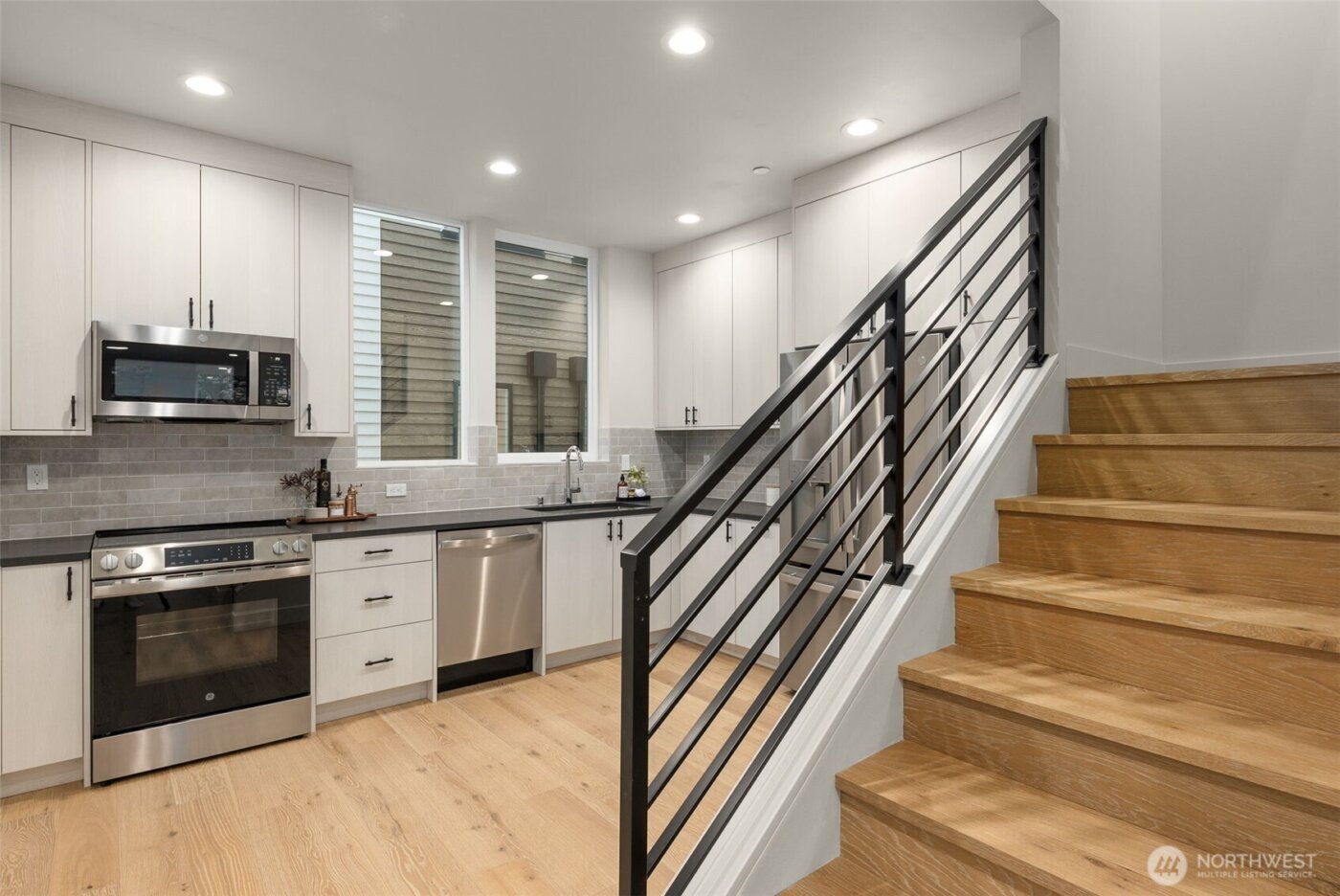 1104 B 34th Avenue , Seattle, WA 98122