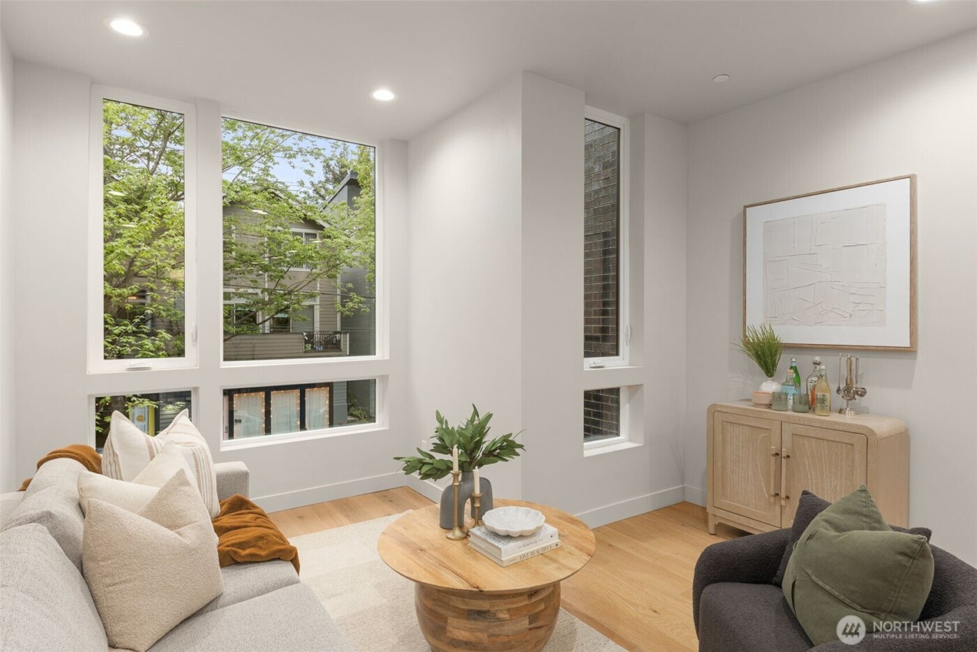 1104 B 34th Avenue , Seattle, WA 98122