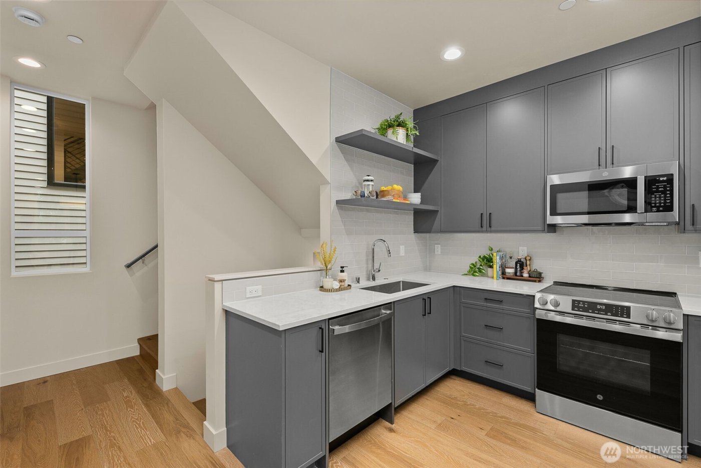 1110 B 34th Avenue , Seattle, WA 98122