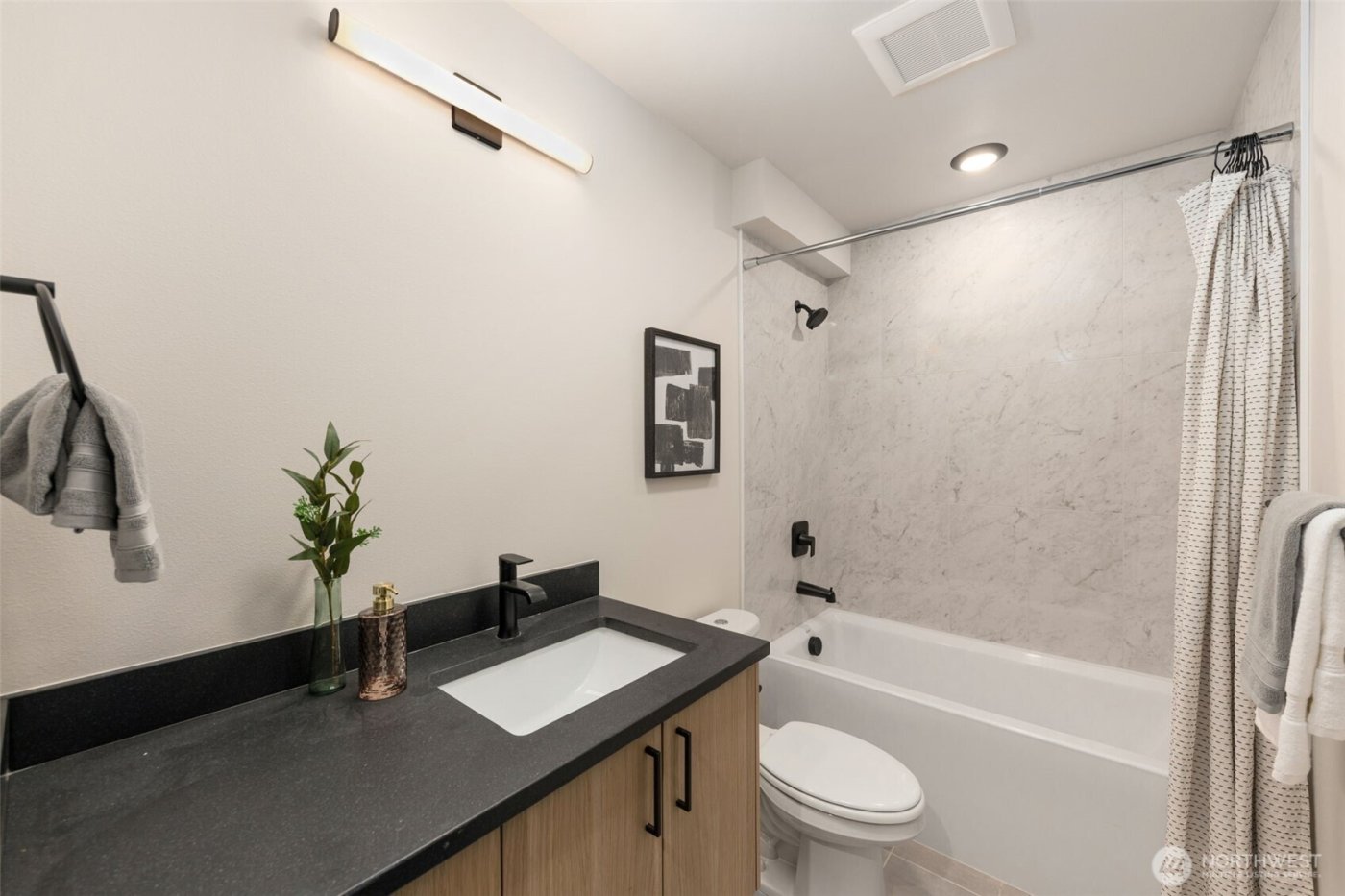 1110 B 34th Avenue , Seattle, WA 98122