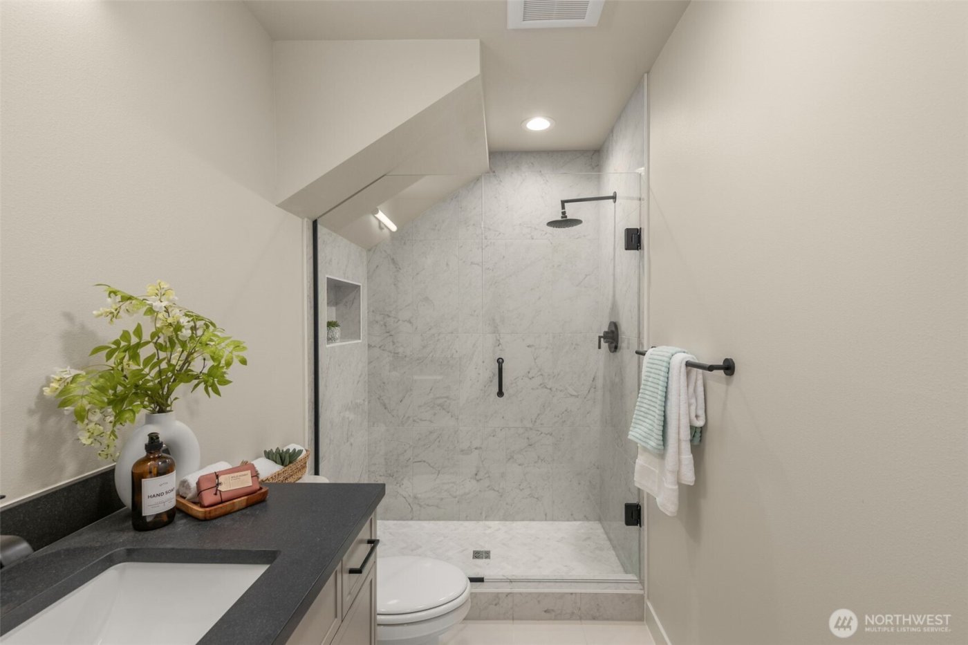 1110 B 34th Avenue , Seattle, WA 98122