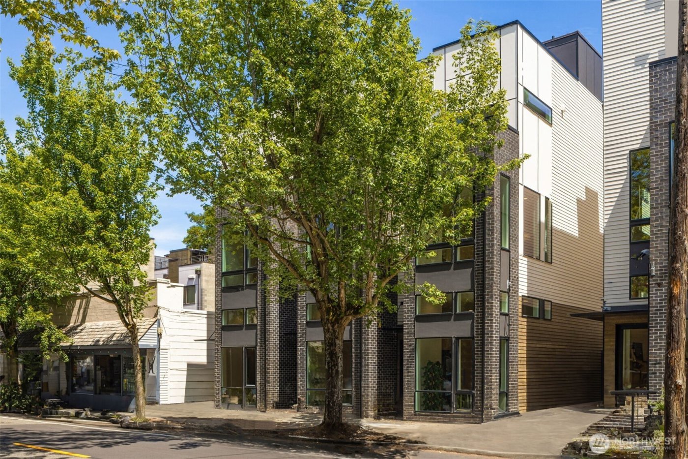 1110 B 34th Avenue , Seattle, WA 98122