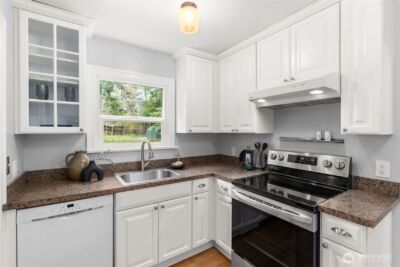 1912 Elliott Avenue NW, Olympia, WA 98502 - Photo 9