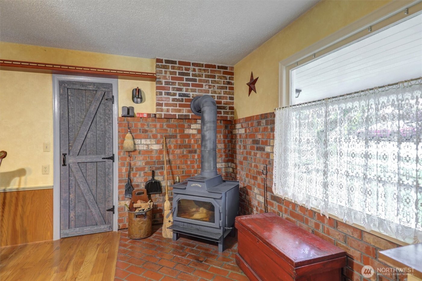 2536 N Lafayette Avenue , Bremerton, WA 98312